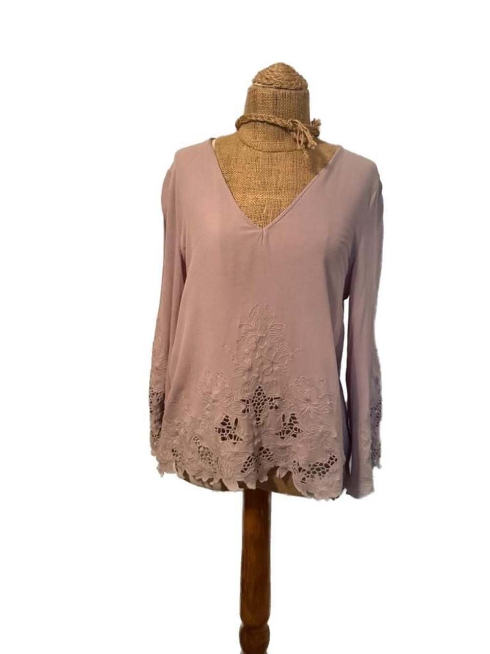 ASTR The Label Women's Size M Long Sleeve Embroidered V-Neck Blouse